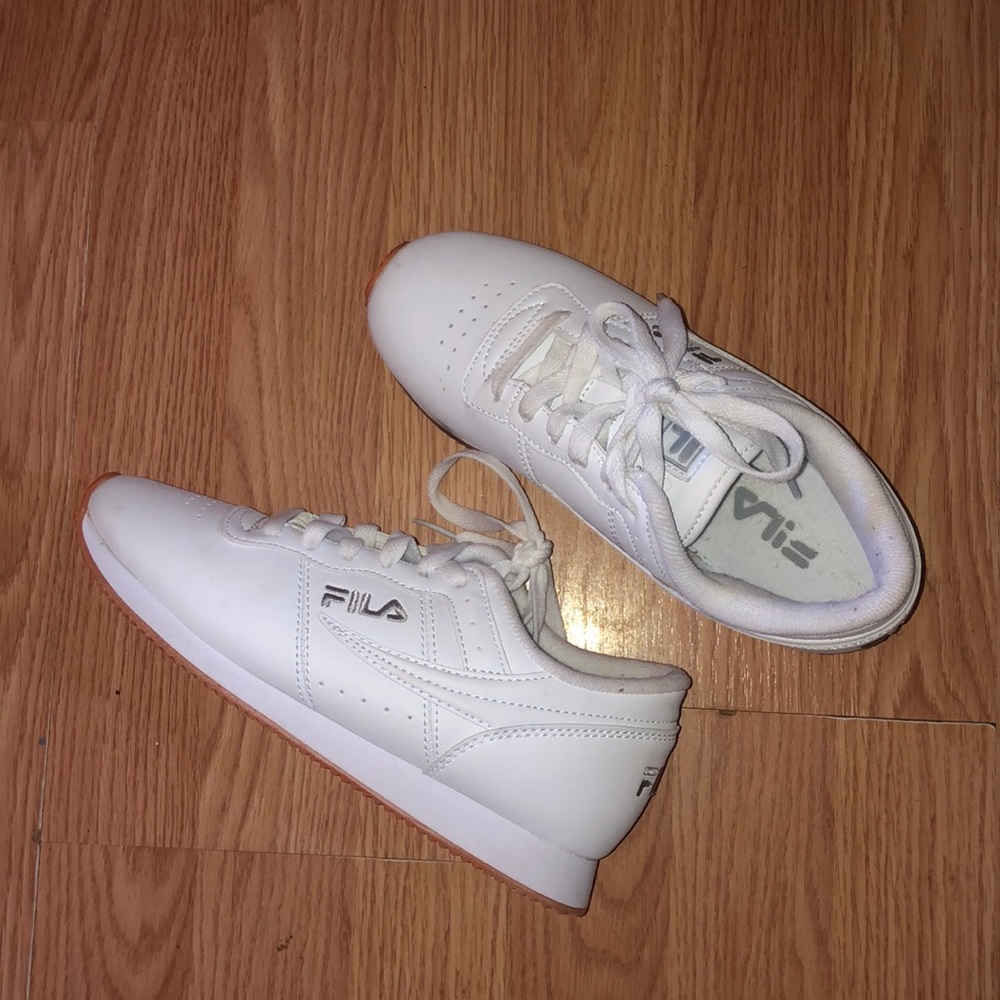 Women’s Fila white sneakers size 6